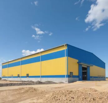 Экспортно-ориентированное здание со стальной конструкцией Сборный цех и склад со стальными компонентами Настраиваемая планировка Энергоэффективный антикоррозионный антисейсмический вариант Идеально подходит для тяжелого производственного хранения