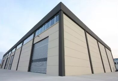 Заводская поставка Сборный цех Легкий склад Ангар Сварная и установленная стальная конструкция здания